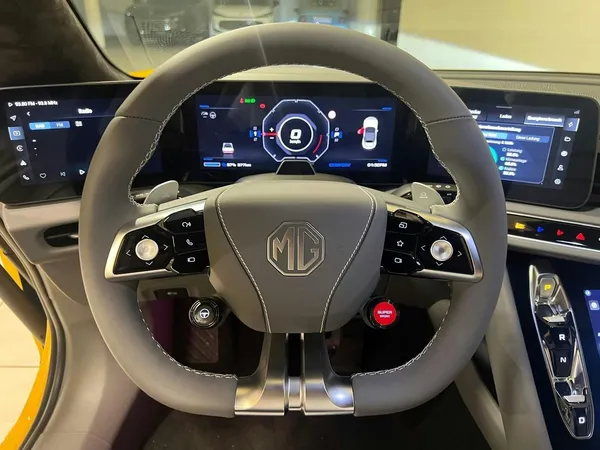 Car image 9