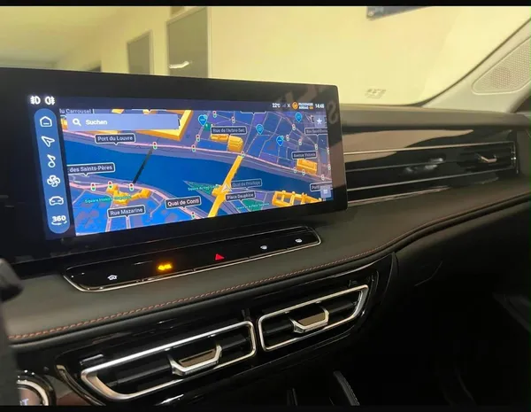 Car image 9