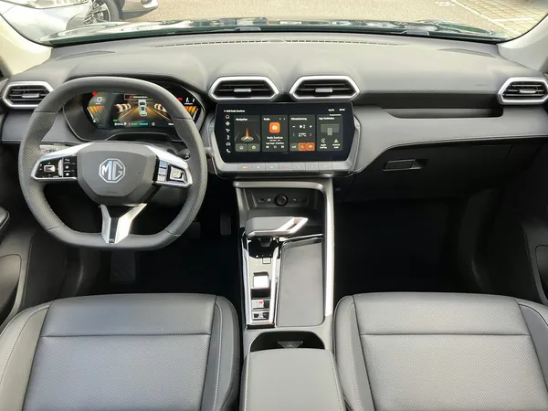 Car image 10
