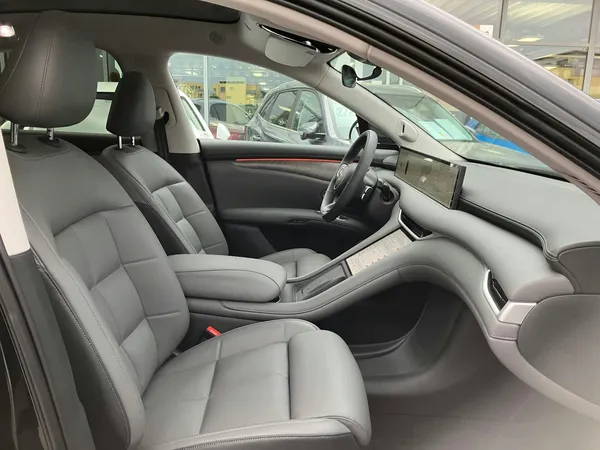 Car image 9