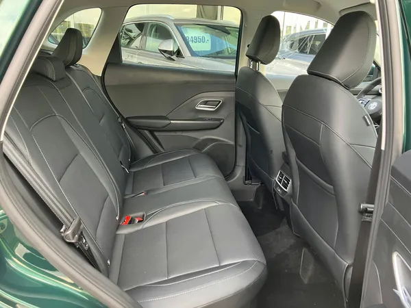 Car image 8