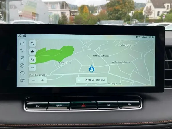 Car image 12