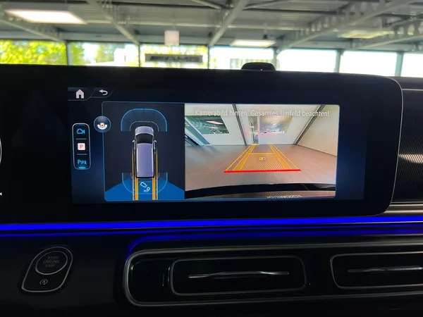 Car image 14