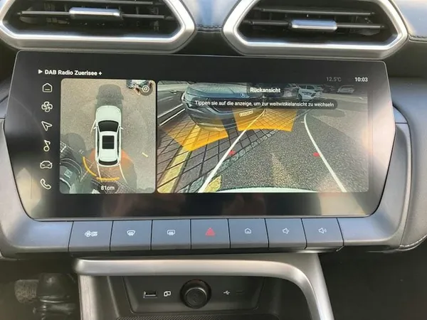 Car image 10