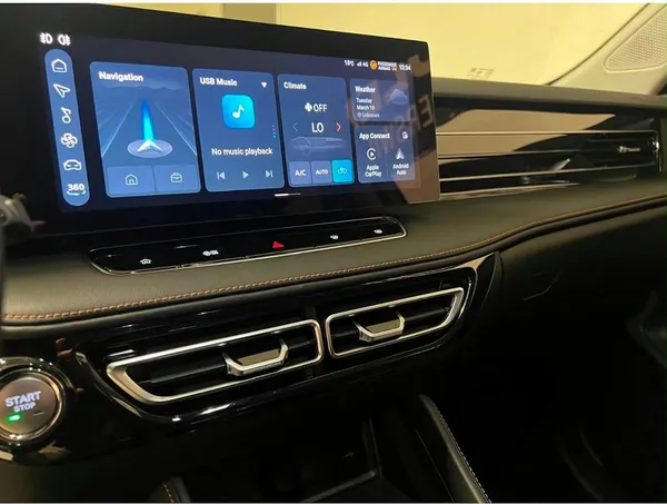 Car image 10