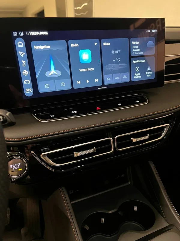 Car image 11