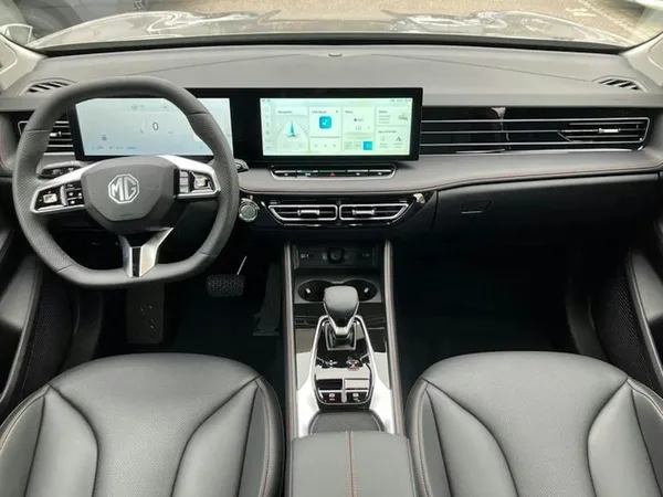 Car image 9