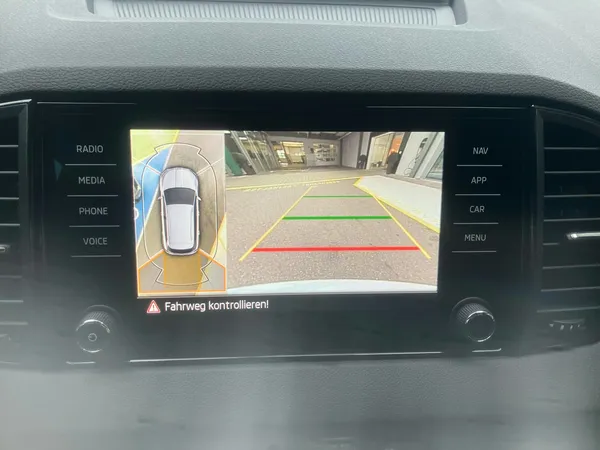 Car image 11