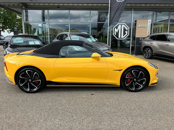 Car image 4