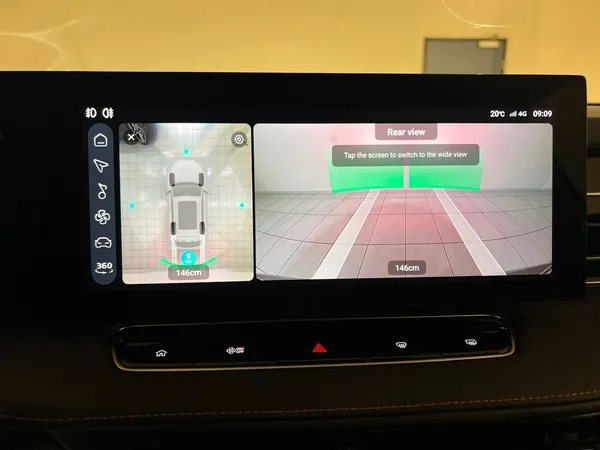 Car image 13