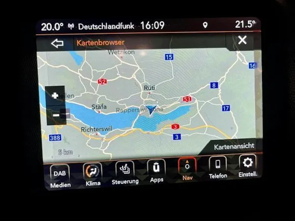 Car image 10