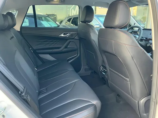 Car image 8