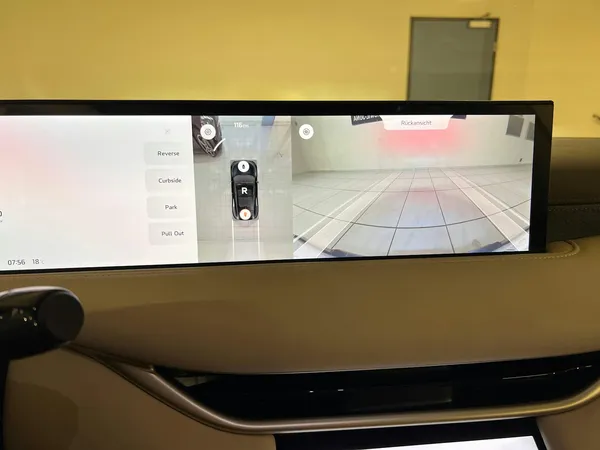Car image 14