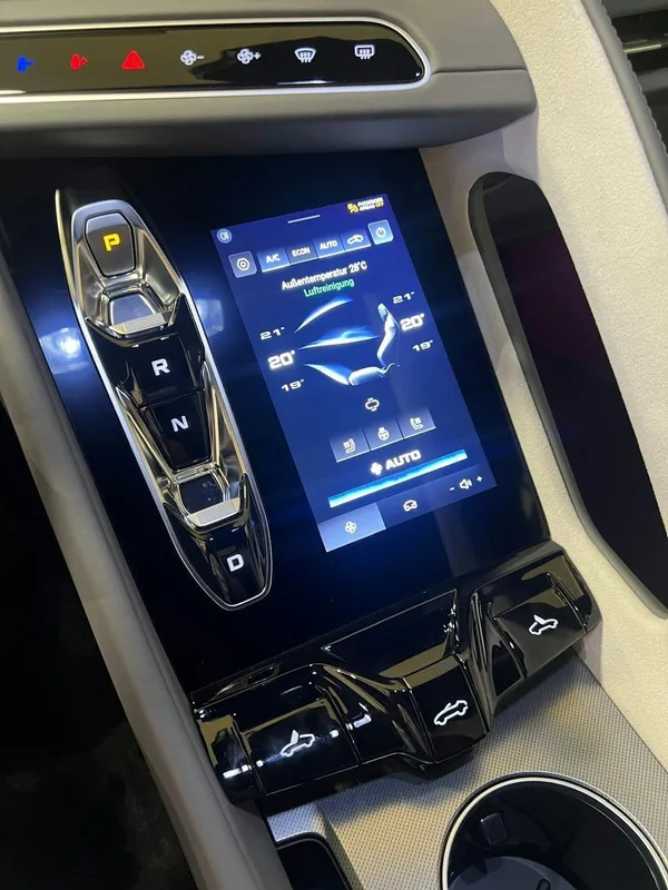 Car image 8