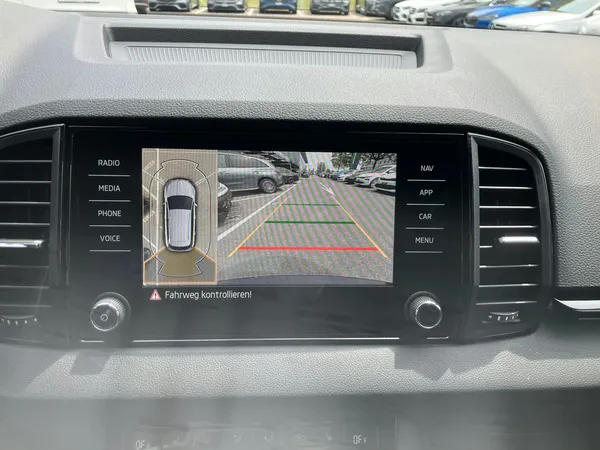 Car image 12