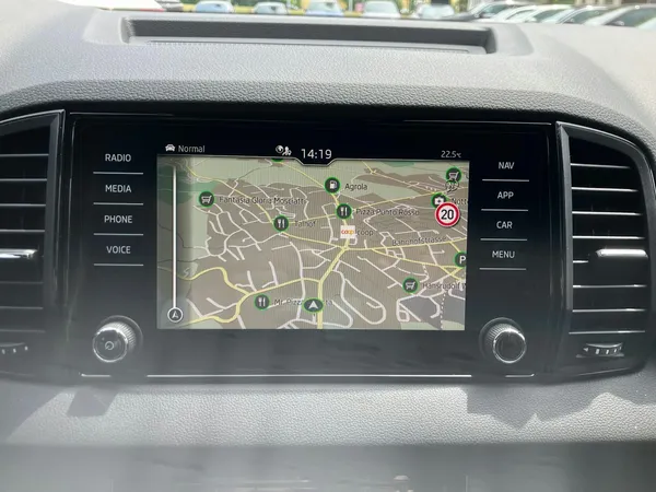 Car image 10