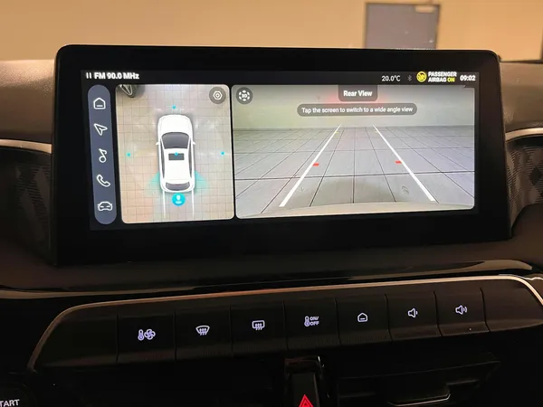 Car image 12