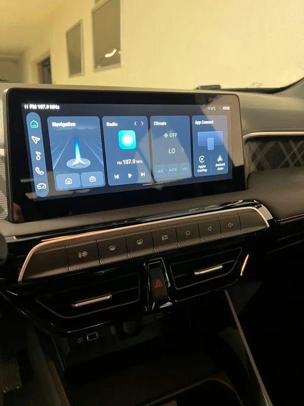 Car image 9