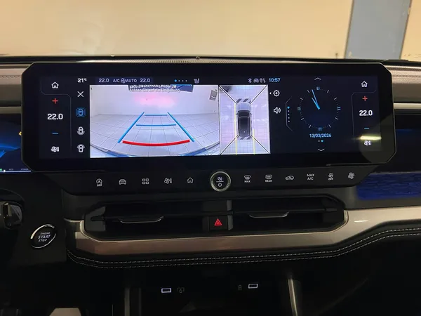Car image 13