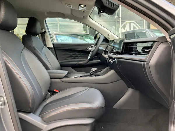 Car image 8