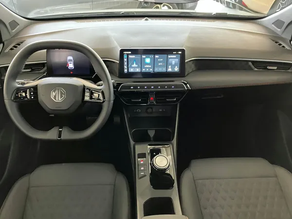 Car image 9
