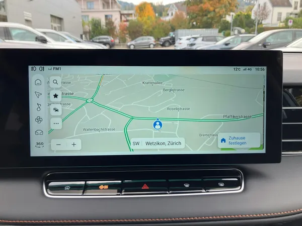 Car image 12
