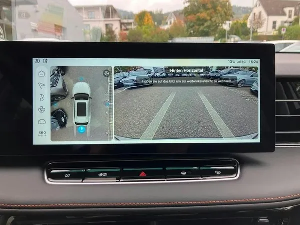 Car image 10
