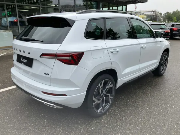 Car image 5
