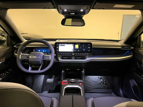 Car image 12