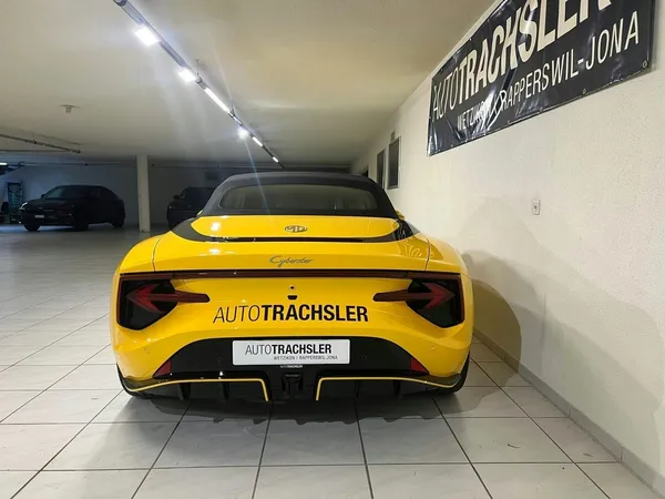 Car image 4