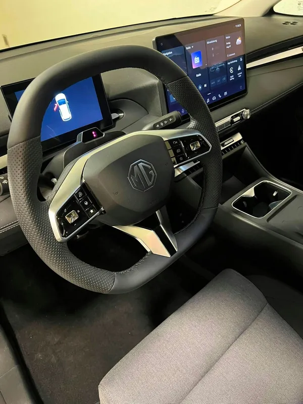 Car image 7