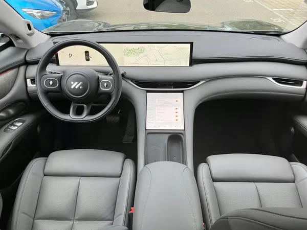 Car image 10
