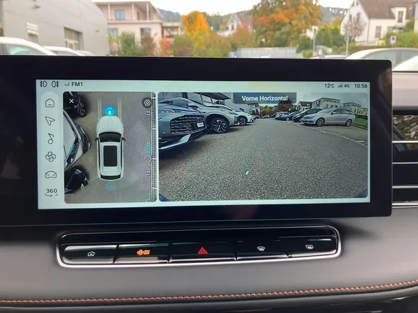 Car image 10