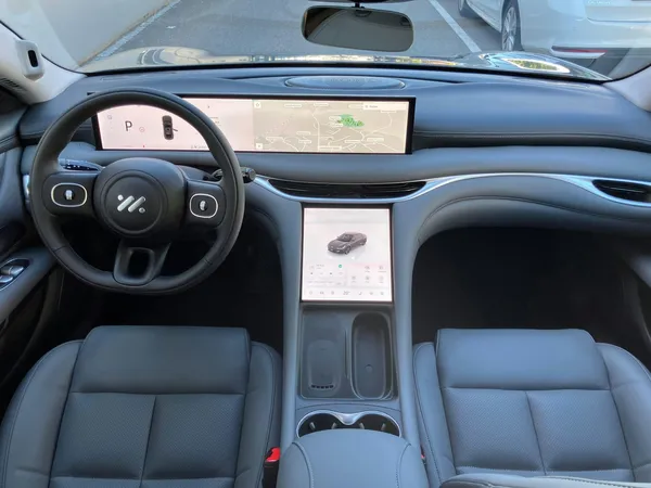 Car image 10