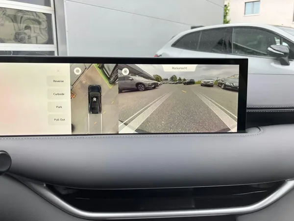 Car image 13