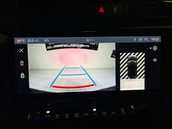 Car image 14
