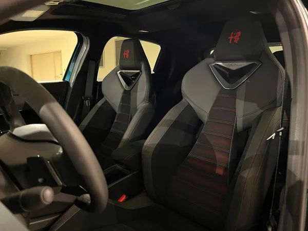 Car image 13