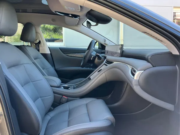 Car image 8