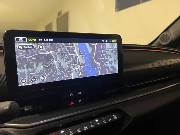 Car image 10