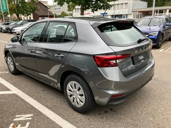 Car image 5