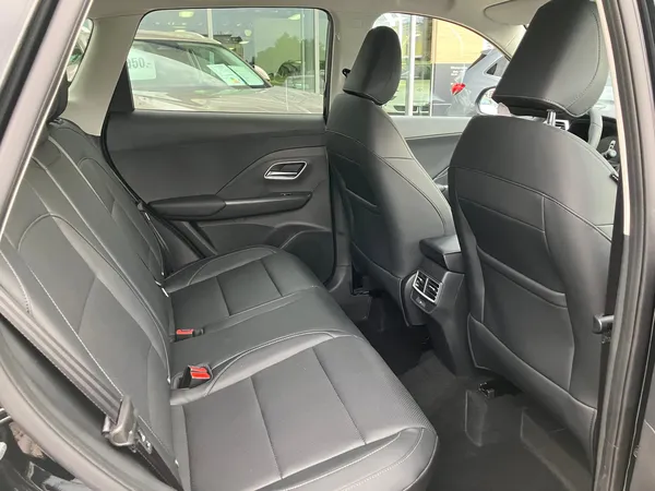 Car image 8