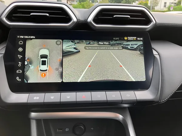 Car image 12