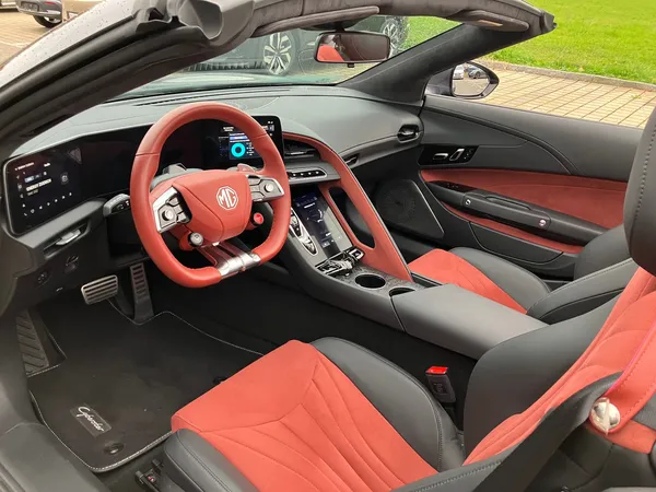 Car image 10