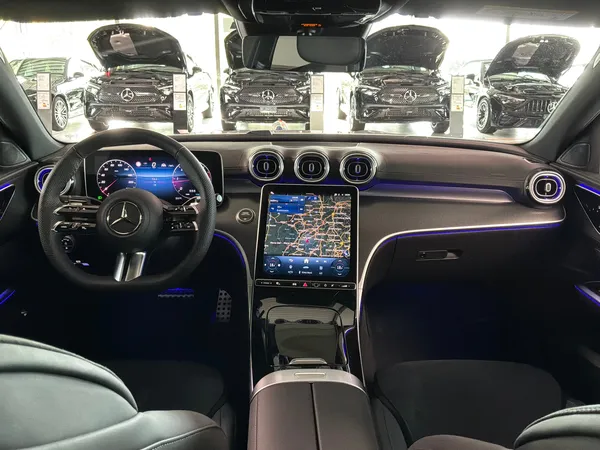 Car image 12