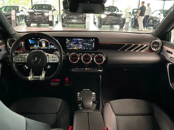 Car image 11