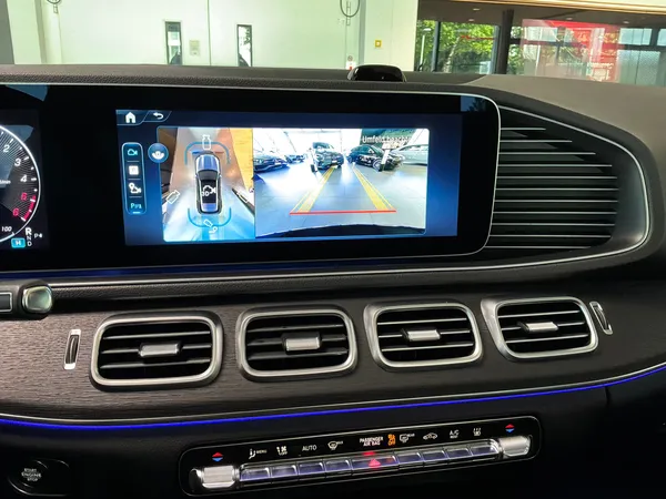 Car image 15