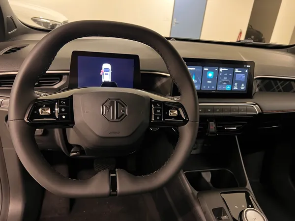 Car image 11