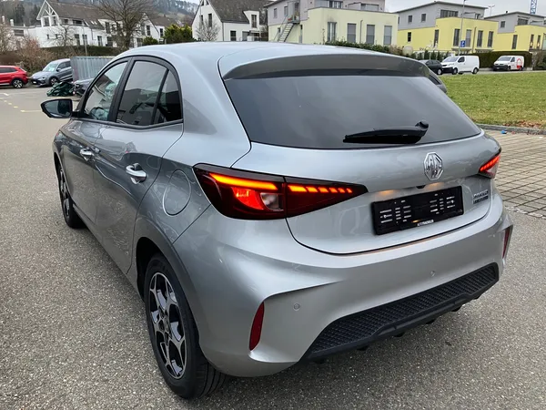 Car image 5