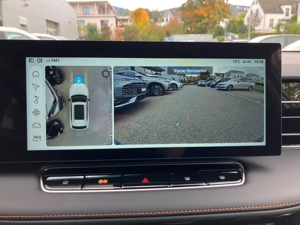Car image 10