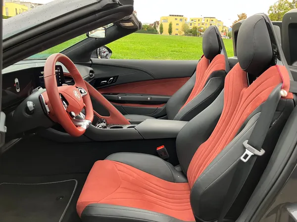 Car image 9